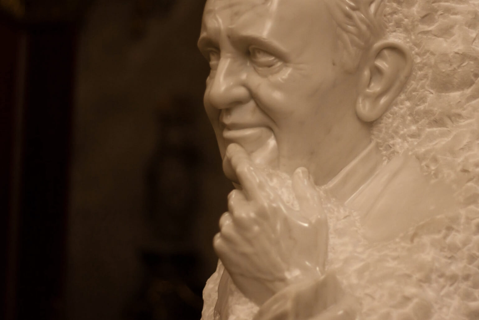 Exclusive sculptures of Pope Francis