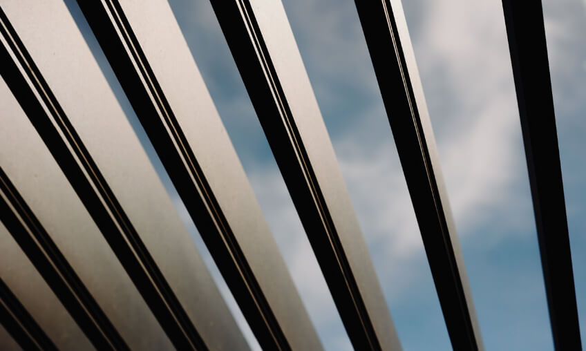 Rotating, electrically adjustable louvers